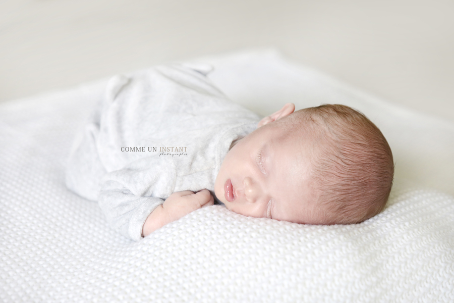 nouveau né en train de dormir - bébé en train de dormir - bébé - nouveau né - shooting à domicile nouveau né studio - shooting de nouveau né en plein coeur de Versailles (78000 Yvelines 78) et sa région - photographe bébé studio